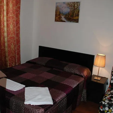 Casa Dell'amicizia לינה וארוחת בוקר 2*