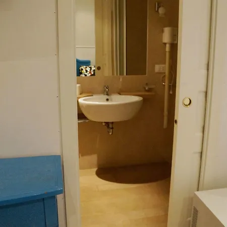 Casa Dell'amicizia לינה וארוחת בוקר 2*