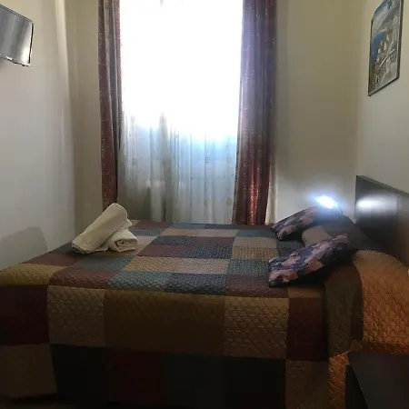 Casa Dell'amicizia לינה וארוחת בוקר